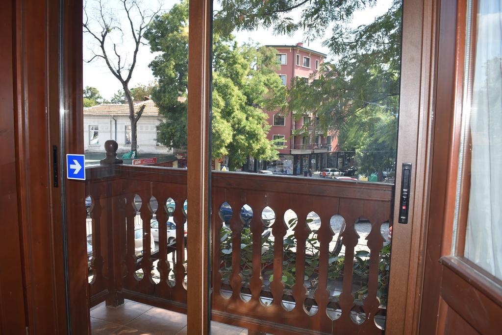 Family Hotel At Renaissance Square Plovdiv Exterior foto