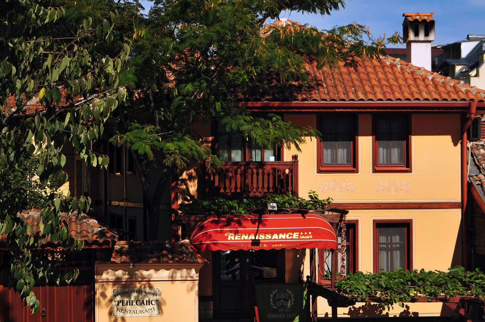 Family Hotel At Renaissance Square Plovdiv Exterior foto